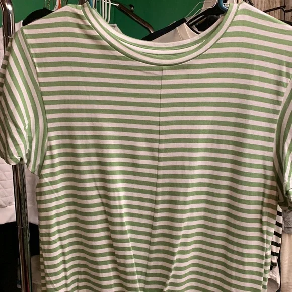 NWT BR designer tee 🖤 - Picture 1 of 5